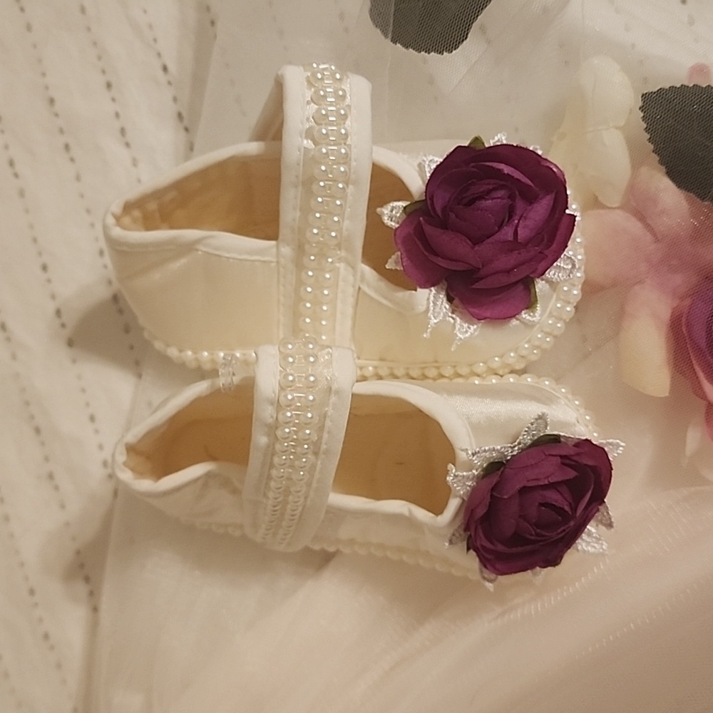 Fancy dress white with flowers and pearls,with matching shoes 6-9 M - Picture 3 of 4